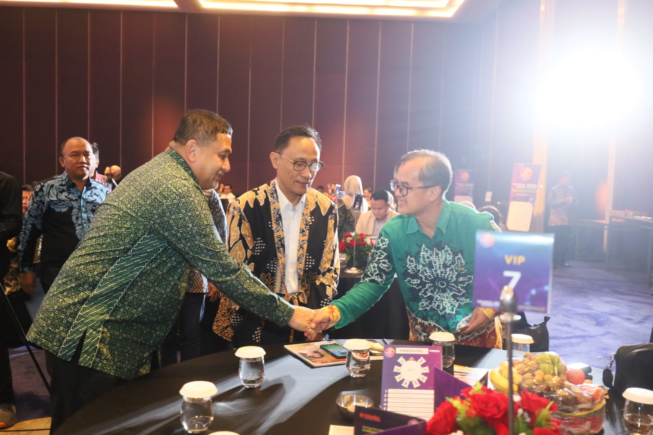 Dipimpin Munafri - Aliyah, Makassar Raih Golden Trophy Top Digital 2025 (Foto: IST)