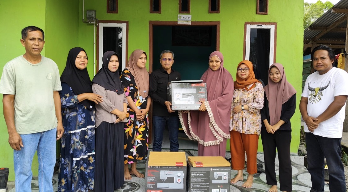 Tak Hanya Serap Aspirasi, Zulfikar Juga Bawa Bantuan untuk Kelompok Usaha saat Reses di Masamba
