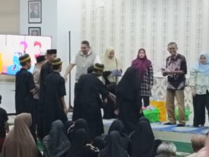 Berbagi Berkah Ramadan, Rotary Club se-Makassar Beri Santunan ke Anak Yatim