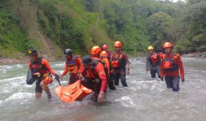 Korban Terseret Air Bah di Maros Ditemukan Meninggal, Satu Masih Dicari