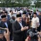 Puluhan Ribu Warga Salat Idulfitri Bareng Wali Kota di Karebosi