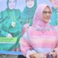 Berbalut Pink, Cicu Tampil Menawan di Puncak Hari Jadi Bone