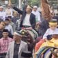 Aksi Unik Bupati Sidrap: Datang ke Pesta Pernikahan dengan Menunggang Kuda