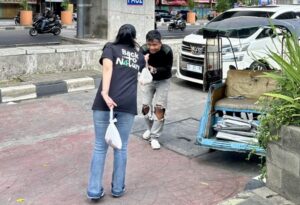 Vasaka Hotel Makassar Salurkan Daging Hewan Kurban untuk Masyarakat Sekitar