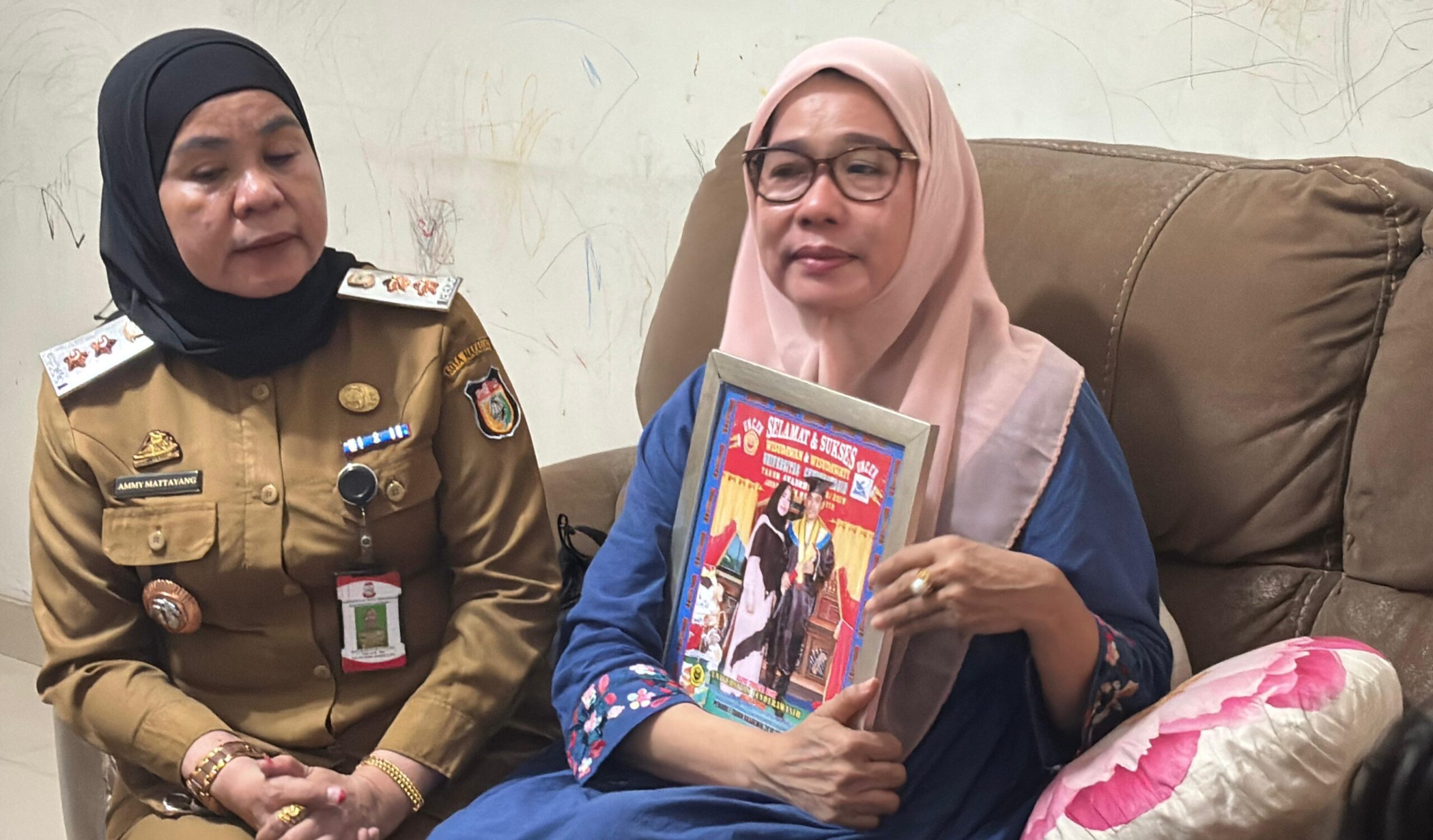 Sutrawati Kaharuddin (52), Ibu Kandung Andi Angga Prasadewa yang Ditahan Tentara Israel. (Foto: Istimewa)