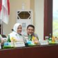 Wali Kota Makassar, Munafri Arifuddin, menawarkan penerapan teknologi smart greenhouse berbasis Internet of Things (IoT) sebagai solusi memperkuat ketahanan pangan