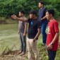 Sultan Tajang Tinjau Abrasi Sungai Tanrongi-Batu, Minta Penanganan Cepat untuk Selamatkan Jembatan Gantung