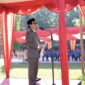 Rektor Unhas, Prof. Dr. Ir. Jamaluddin Jompa, M.Sc., atau yang akrab disapa Prof. JJ, memimpin langsung upacara sebagai inspektur upacara.