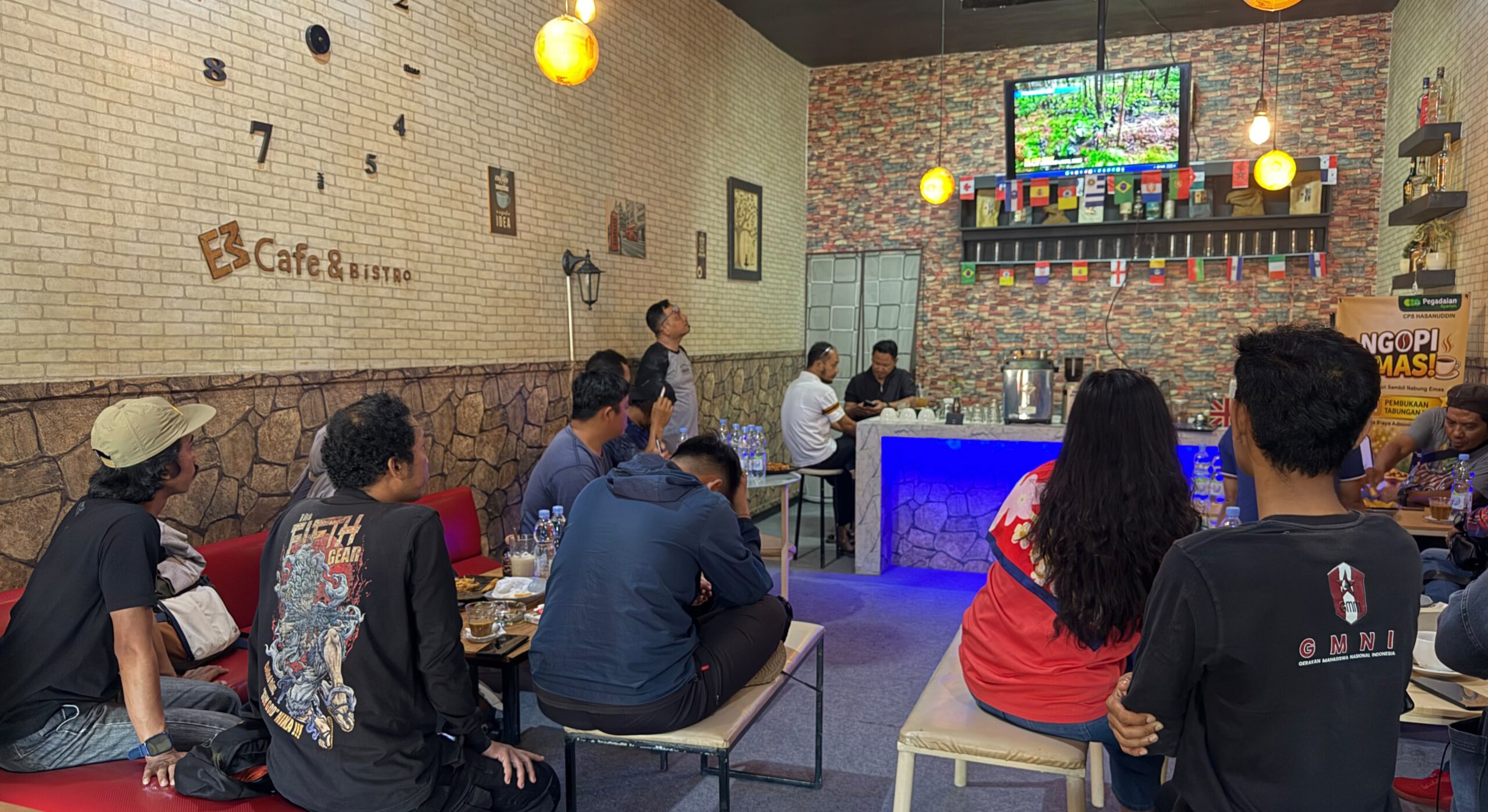 Suasana Nobar Piala Dunia 2026 Waskita Urip 6 di Kabupaten Gowa. (Foto: Ruang.News)