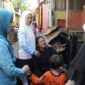 Ketua TP PKK Kota Makassar, Melinda Aksa, mengunjungi warga terdampak kebakaran di kawasan pesisir Jalan Sultan Abdullah
