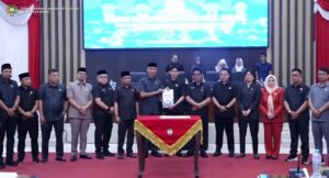 Panitia Khusus (Pansus) Hak Angket menyerahkan 8 rekomendasi kepada pimpinan DPRD Gowa dalam Rapat Paripurna yang digelar di Gedung DPRD Gowa, Rabu (22/7/2026). (Foto: Handover Youtube DPRD Gowa)