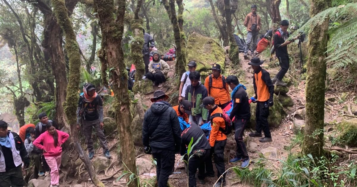 Ribuan Pendaki Ramaikan HUT ke-81 RI di Bawakaraeng, 31 Dievakuasi