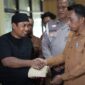 Bupati Syaharuddin Alrif Turun Langsung Bantu Korban Kebakaran di Tellu Limpoe
