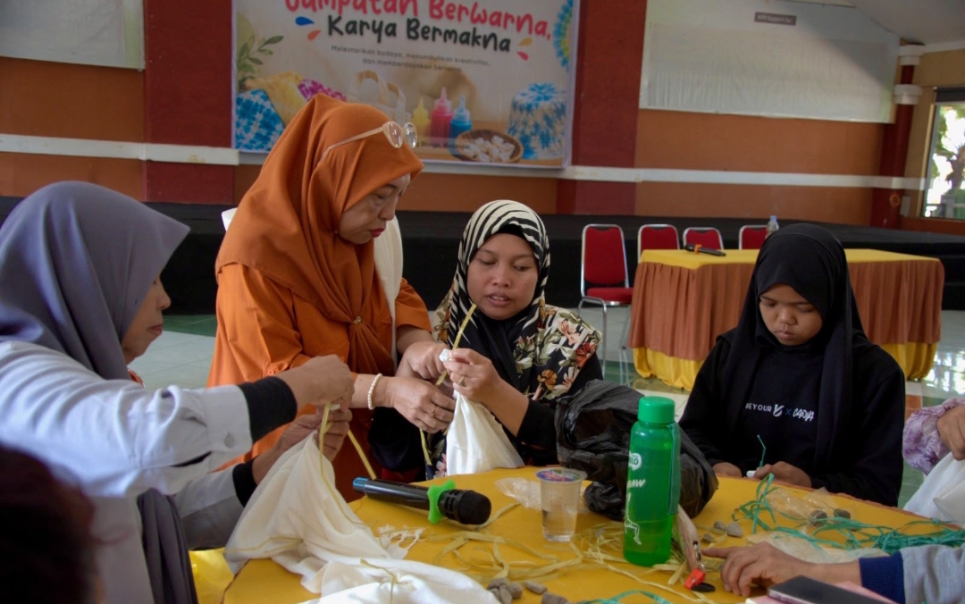 GMTD Gelar Pelatihan Batik Jumputan untuk Perempuan Penyandang Disabilitas