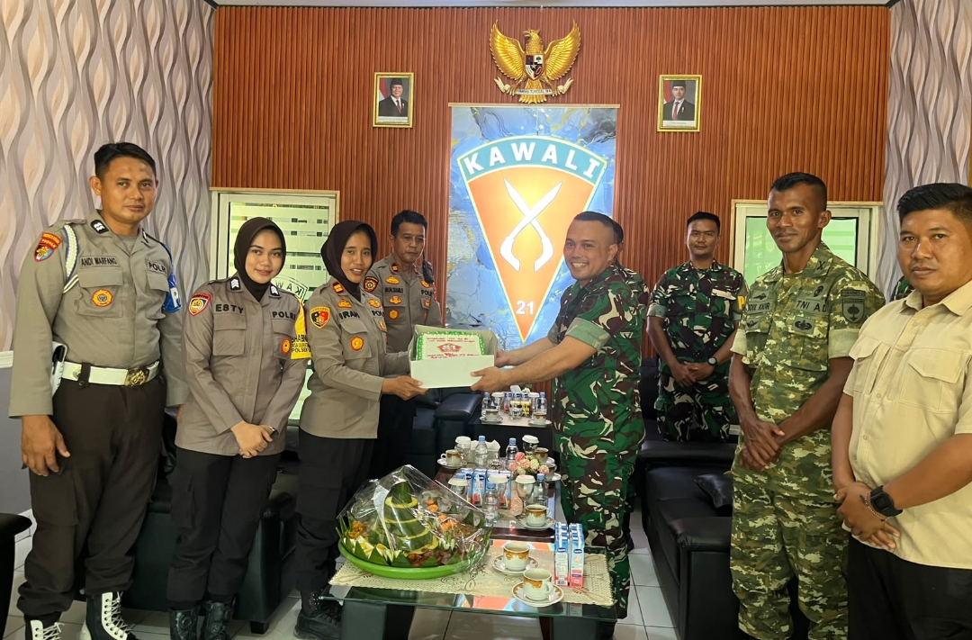 HUT TNI, Polsek Lapri dan Bengo Silaturahmi ke Yonarmed 21/Kawali